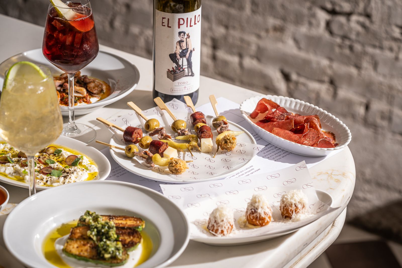 קוקטיילים ומנות